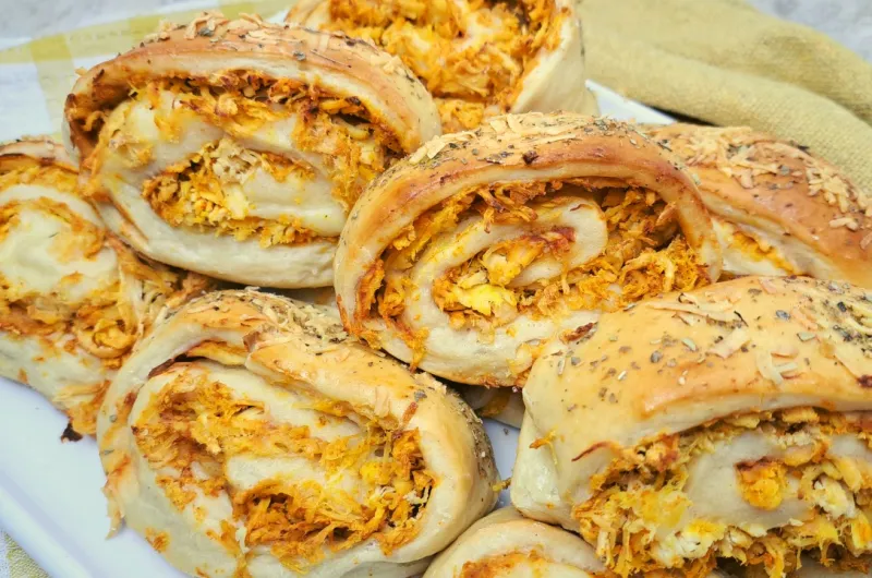 Enroladinho de Frango com Requeijão: Sabor que Derrete na Boca!